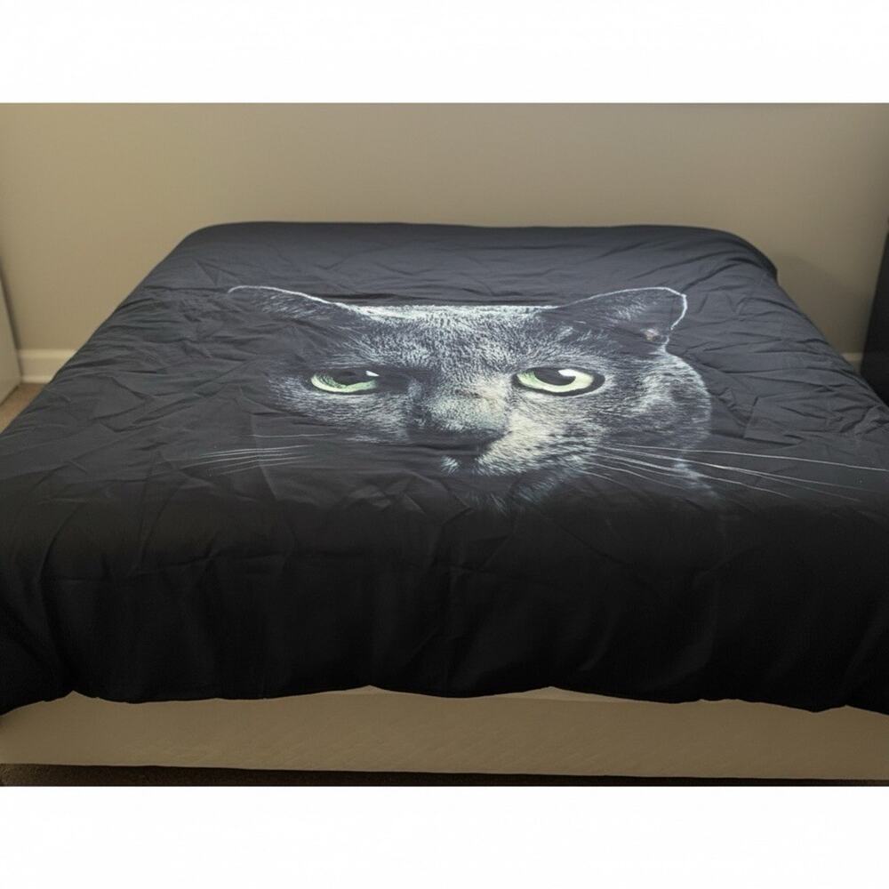 Cat Face Light Comforter Set with Pillow Shams, Black Animal Print